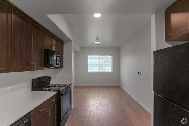 3BR, 2BA - 1045SF -Living Room - Sango Court