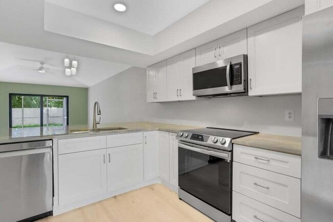 Building Photo - 3113 Kingswood Ter