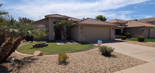 Building Photo - 3 Bedroom Home in the Silverhawk Community Near N Cooper Rd and W Guadalupe Rd!