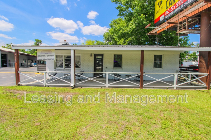 Primary Photo - 2030 N Main St