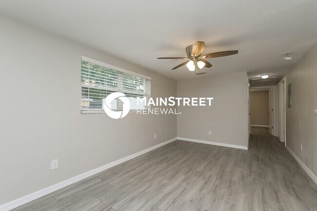 Building Photo - 4 Bedroom Pet-Friendly Home in TAMPA, FL with Main Street Renewal