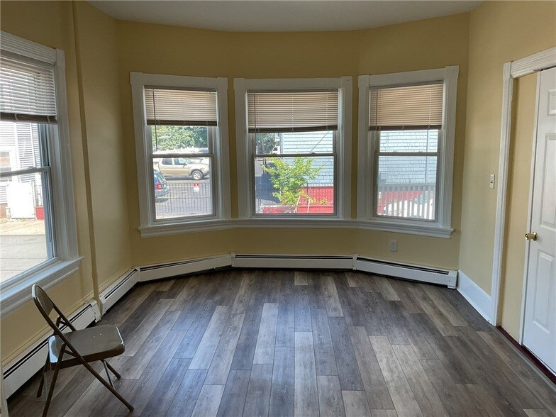 Foto principal - 497 Elmwood Ave
