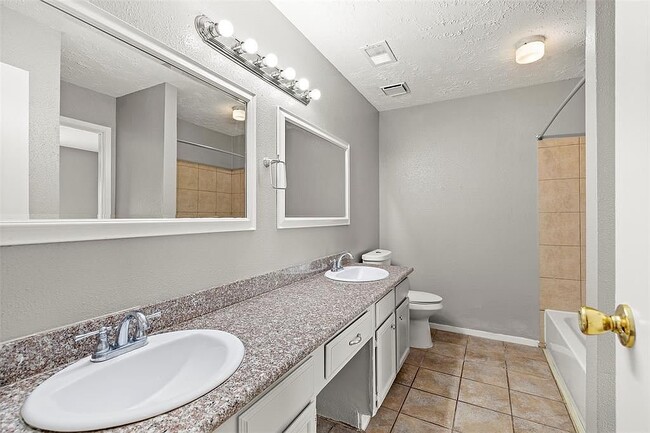 Bathroom - 5406 Rivergate Dr