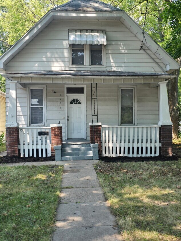 Primary Photo - 1403 N Machin Ave