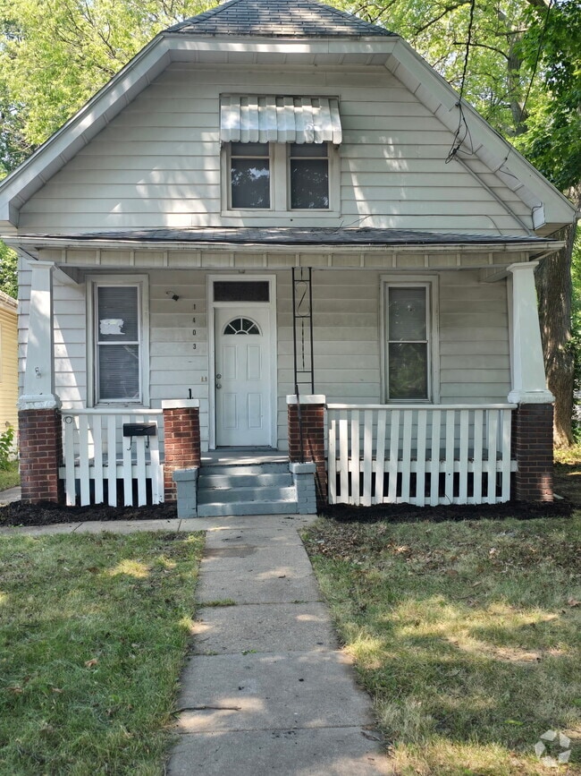 Building Photo - 1403 N Machin Ave