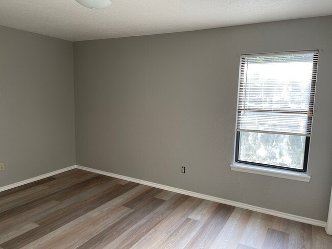 2nd room - 1309 Grand Mnr