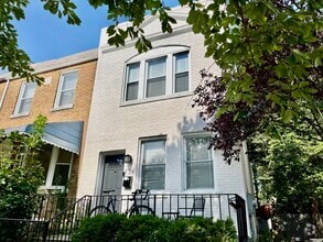 Building Photo - 136 16th St NE