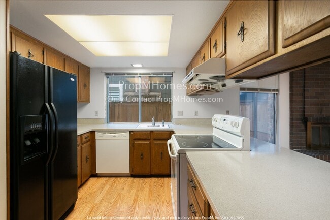 Building Photo - Entertainers Dream! Beautiful Three Bedroo...