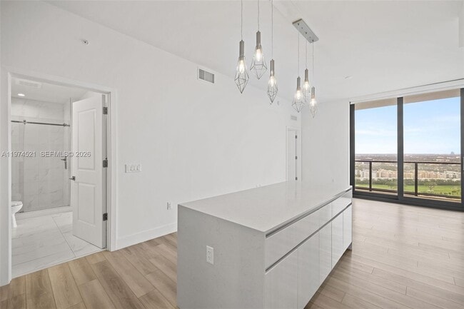 Foto del edificio - 101 Diplomat Pkwy