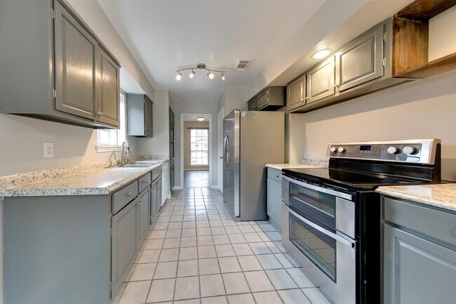 Building Photo - 12410 Rincon Dr