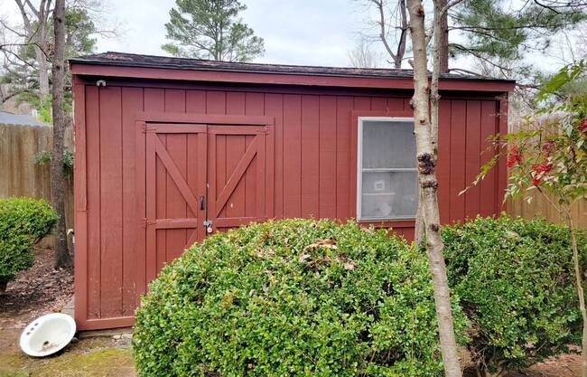 Building Photo - For Rent: Charming 2-Bedroom Brick Home in...