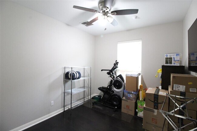 Building Photo - 610 Spanish Mustang Dr