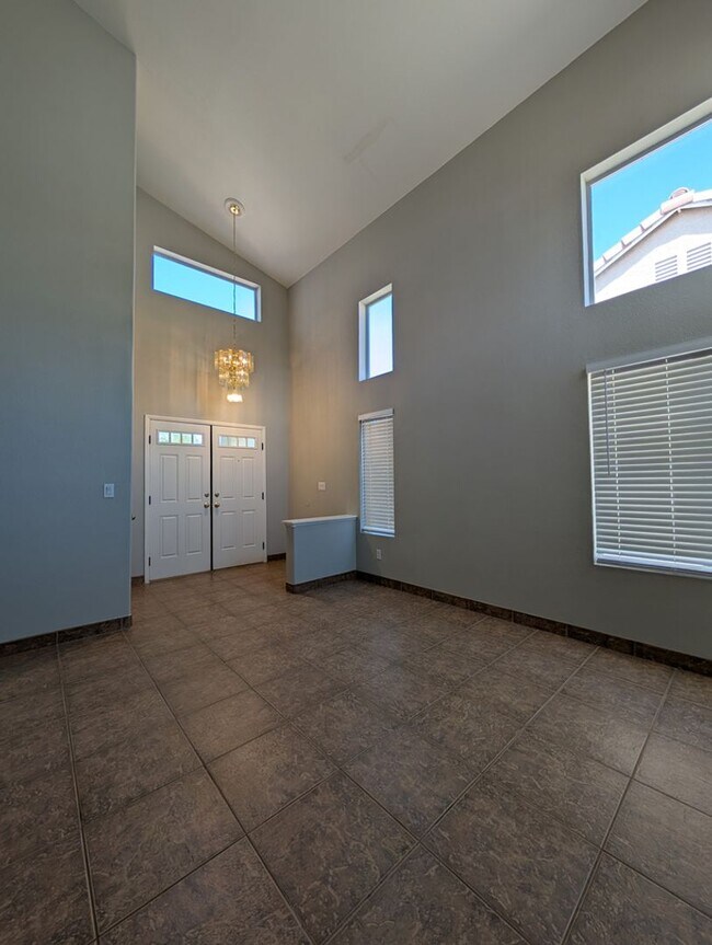 Building Photo - 4-BEDROOM HOME FOR RENT IN NORTH LAS VEGAS