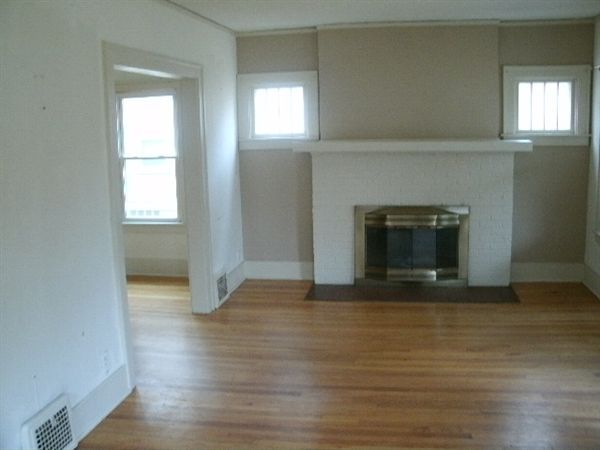 Foto del edificio - 140 Woodside Rd