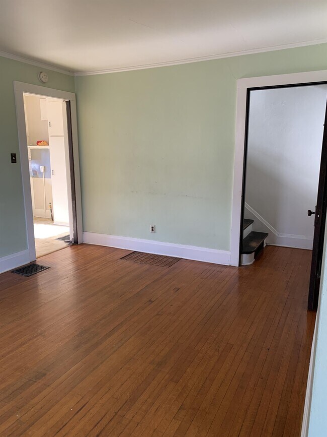 Foto del edificio - 221 E Pleasant St