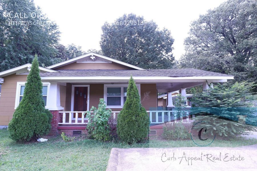 Primary Photo - Spacious 2 bed / 1 bath house - 1 car gara...