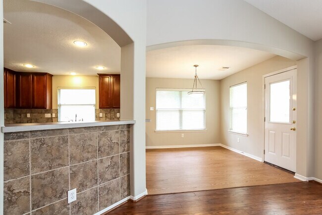 Building Photo - 27 Orchid Grove Pl