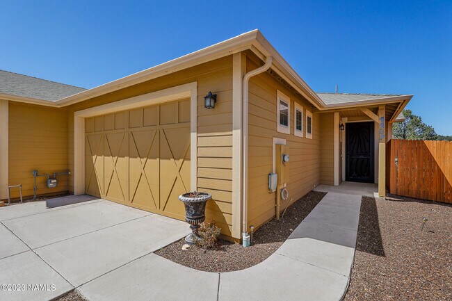 Building Photo - 1157 N Waterside Dr