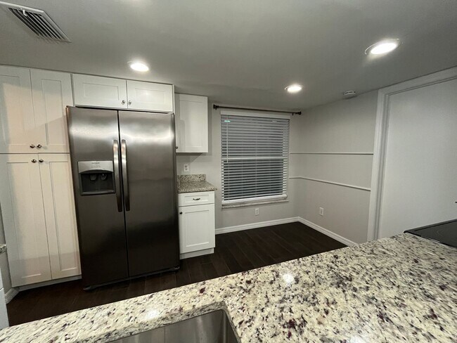 Building Photo - Alafaya Woods 3 bed, 2 bath, A rated Semin...
