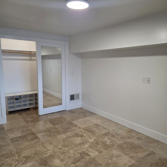 Building Photo - Live on the Water in Sausalito — 2BD with Direct Beach Access
