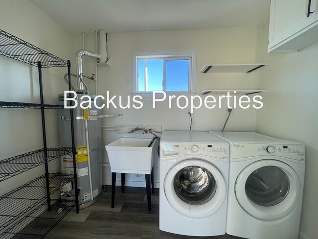 Foto del edificio - 333 Espinosa Rd