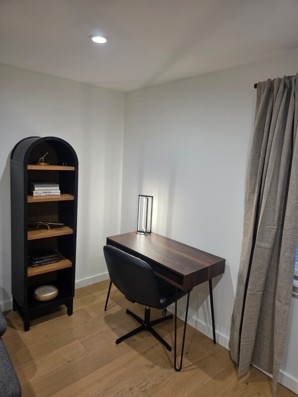 Building Photo - 3038 S Wood Ave