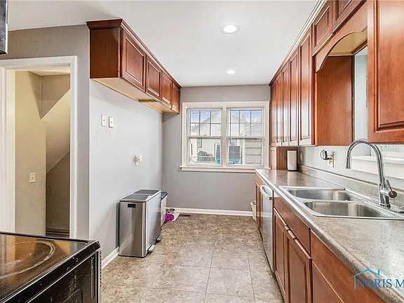 Foto del edificio - 4348 Lyman Ave