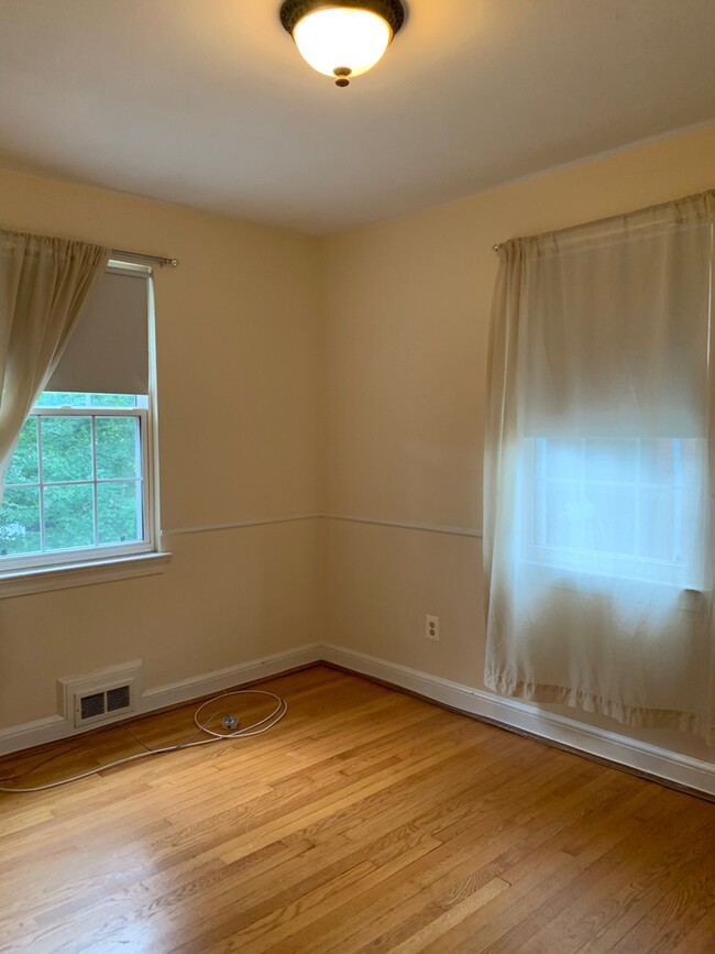 Building Photo - "Painting in process" Spacious 3/2 Silver ...
