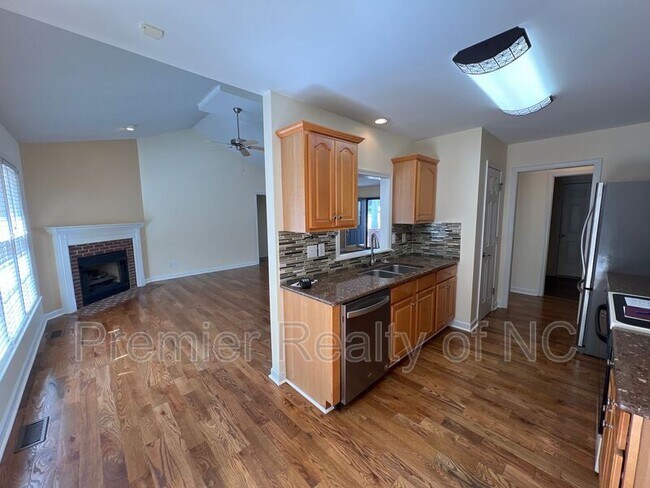Foto del edificio - 246 Winding Creek Rd