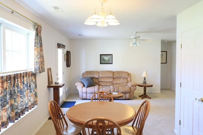 Building Photo - 610 Tealwood Dr