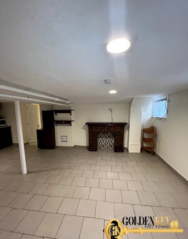 Building Photo - 5827 Lumley