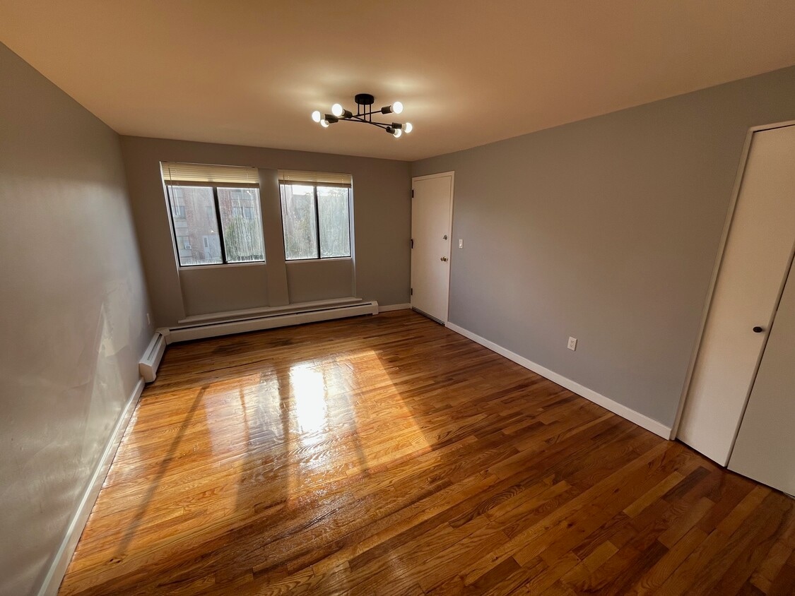 Building Photo - 14-20 Sisson St