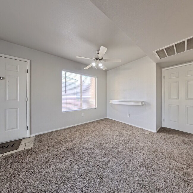 Foto del edificio - Beautiful 2-Bed, 2-Bath 2nd-Floor Condo, Conveniently Located Just Minutes from the 215 Freeway!