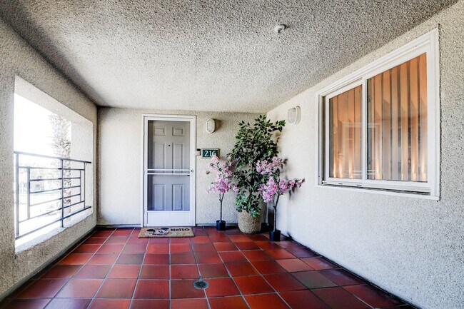 Building Photo - 200 Pacific Coast Highway #216, Unit 216