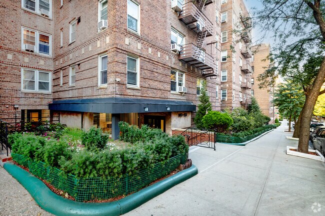 Building Photo - 10255 67th Dr