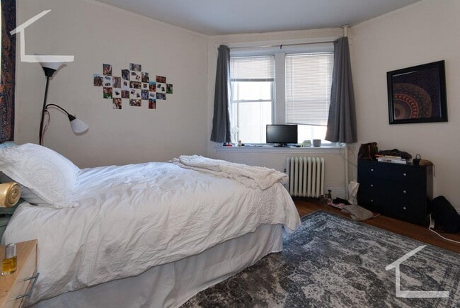 Building Photo - Brookline 4 BR 1 Bath Apartment - 9/1/26 (H&HW included) NO BROKER FEE