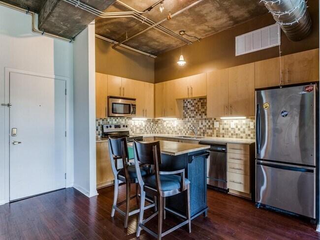 Building Photo - 1001 Belleview St
