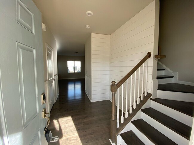 Building Photo - 305 Everly Mist Way