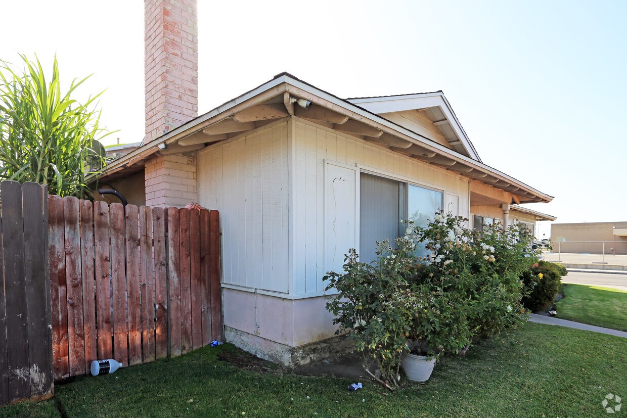 Building Photo - 16582 Sabot Ln