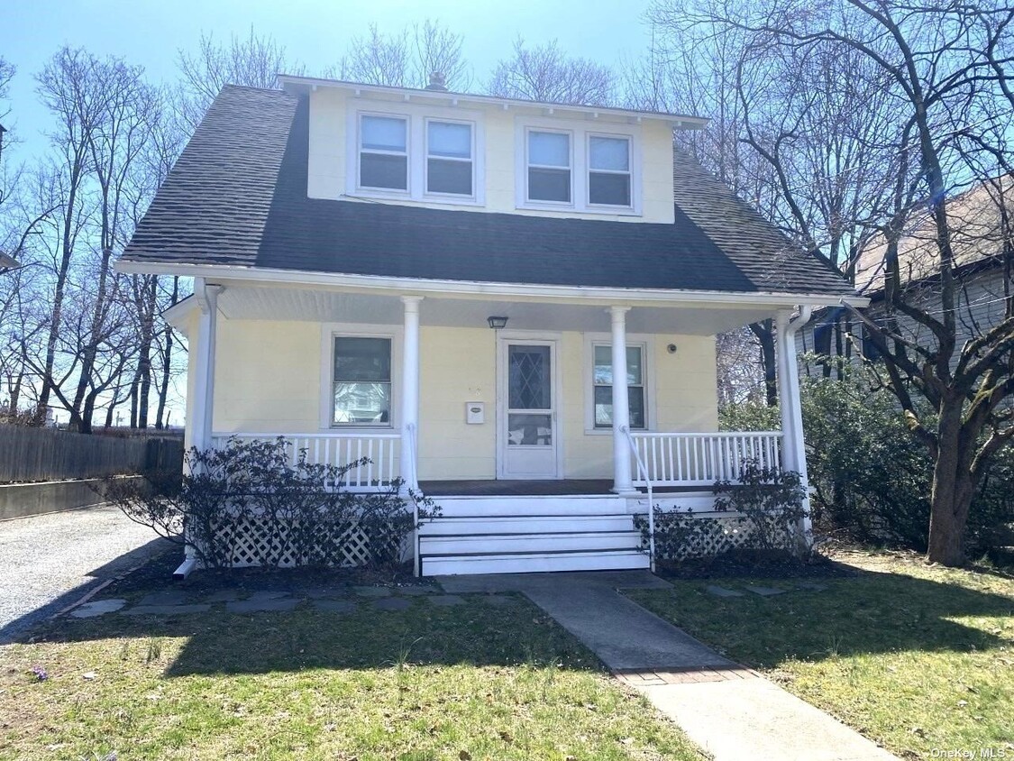 Primary Photo - 18 Dennis St