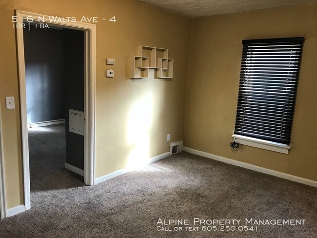 Building Photo - 516 N Walts Ave