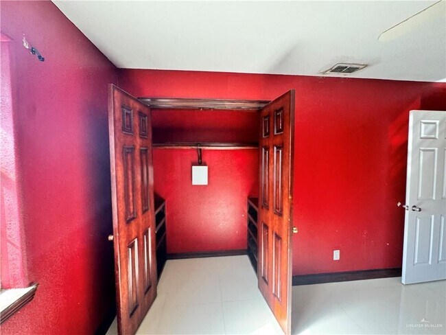 Foto del edificio - 1804 Oasis Dr