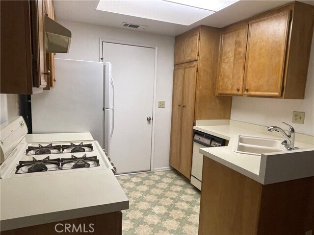 Foto del edificio - 1475 Drummer Cir
