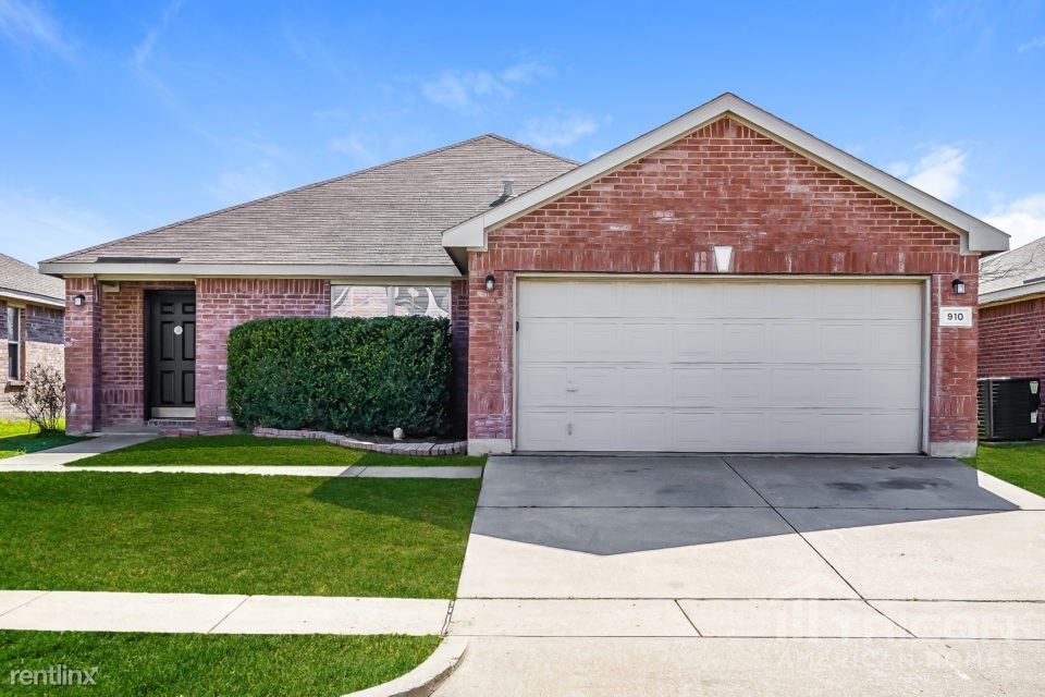 Primary Photo - 910 Pryor Dr
