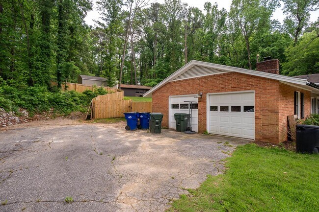 Foto del edificio - 4222 Arbutus Dr