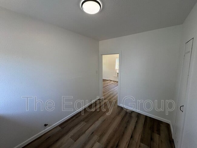 Foto del edificio - 337 N H St