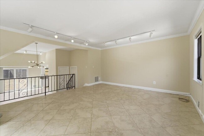 Building Photo - 295 9th St