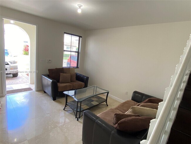 Foto del edificio - 10336 NW 70th Ter