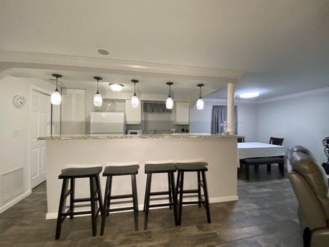 Building Photo - 1367 Elmbank Way