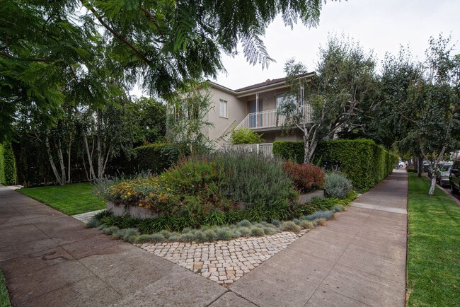 Building Photo - 755 N Harper Ave